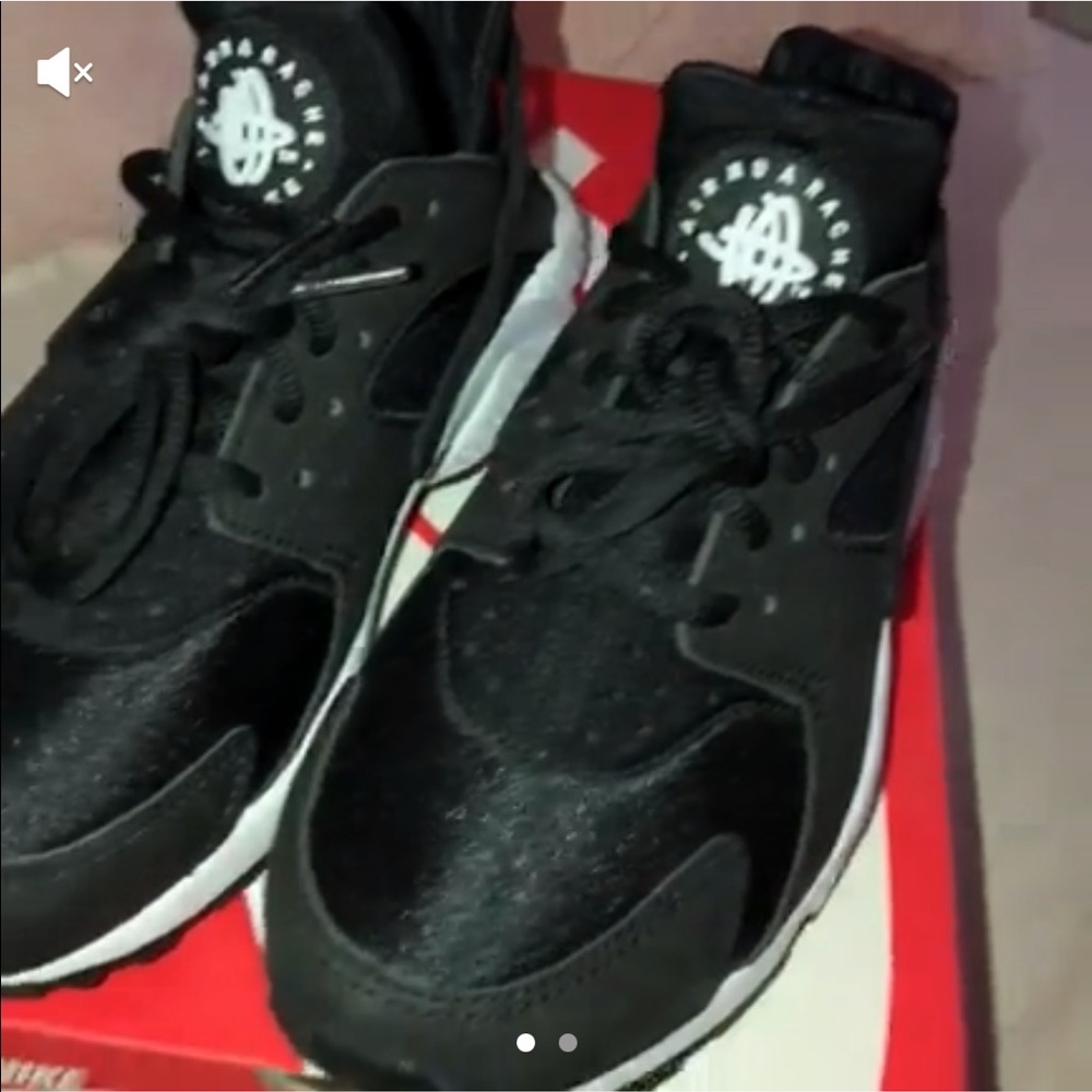 Nike Black and White Women's Sneakers